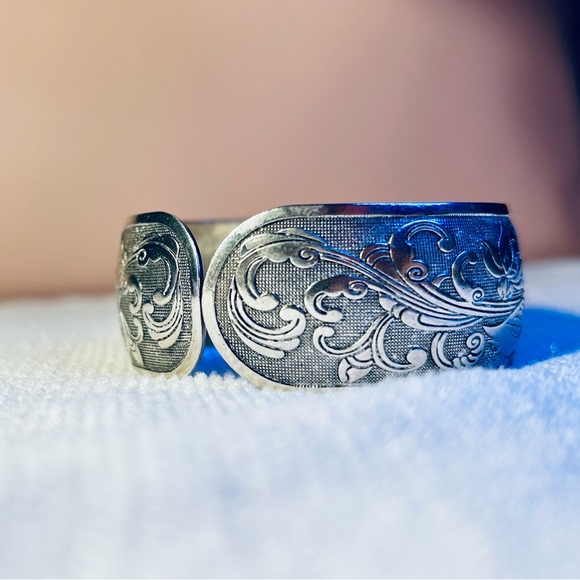Jewelry - Elegant Silver Cuff Bracelet New with tags adjustable